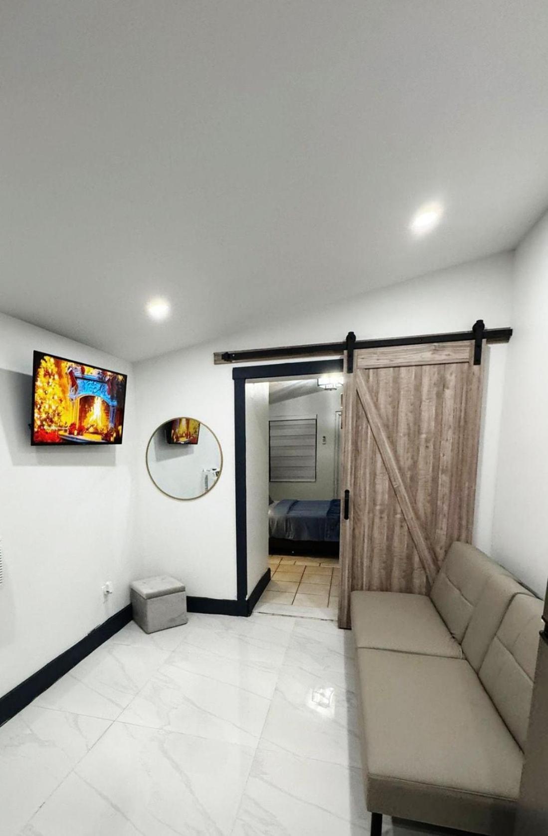 Private By International Airport Apartment